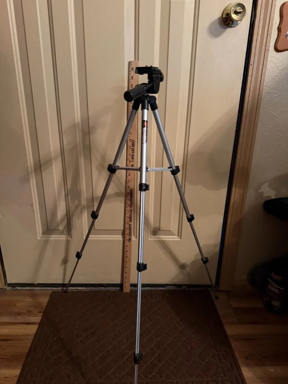 AP Ace Pro Series 36” Digital Photo/Video Tripod/swivel W/Carry Case. Good Cond.